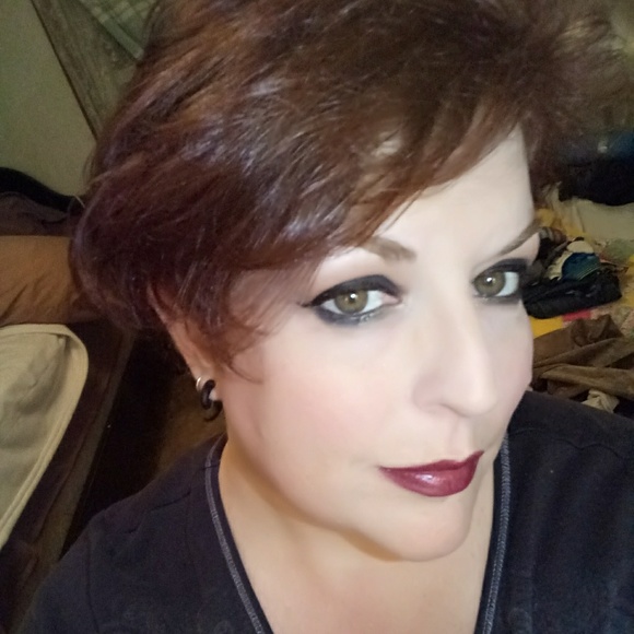 Meet your Posher, Tia - Picture 1 of 1